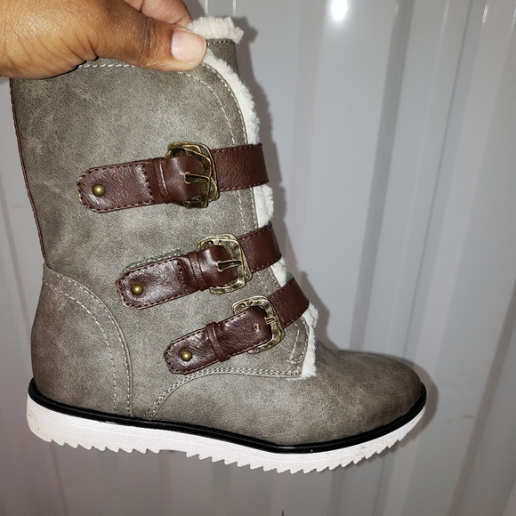 Boots - Picture 3 of 4